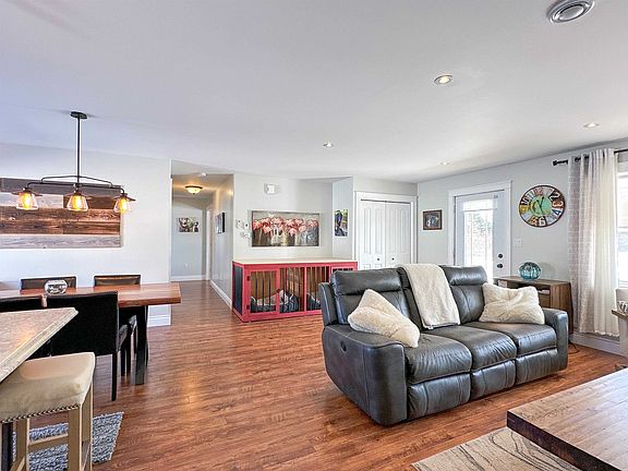 3rd image of 734 Stead Rd