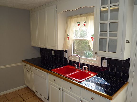 3rd image of 901 Providence Way