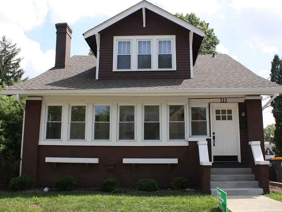 112 E Cottage Grove Ave