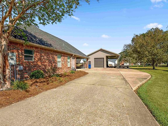 4th image of 890 Amber Cir