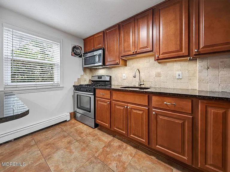 11 Manor Dr #111 — Photo 13
