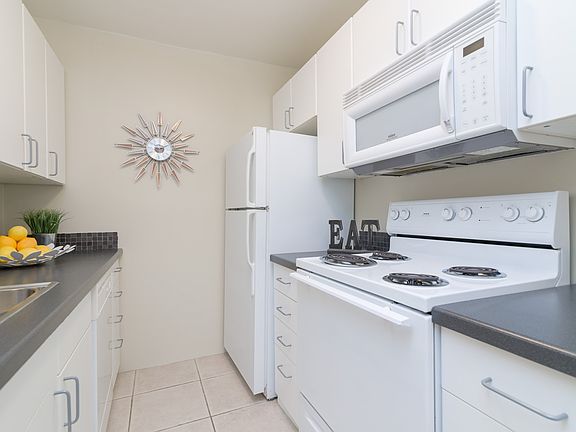 5th image of 4600 Lamont St #335