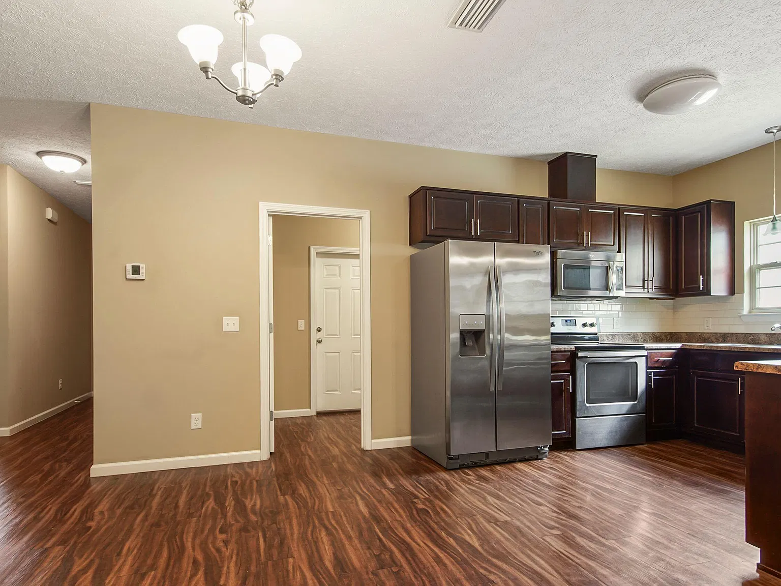3 bed, 1731 sqft, $2,000 — Photo 3