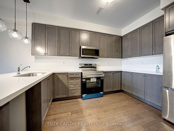 4th image of 84 Holyrood Cres