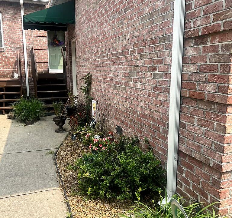 1st image of 89 Burgess St