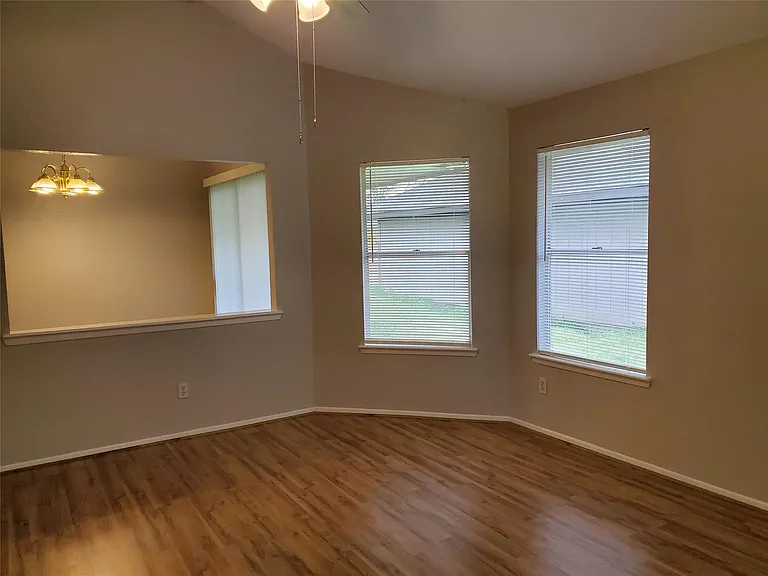 3130 Forestbrook Dr — Photo 8