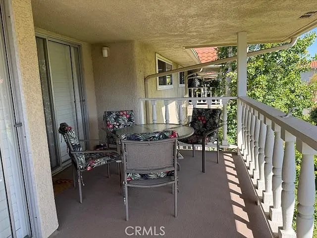 3 bed, 2.0 bath, 1500 sqft, $3,200 — Photo 2