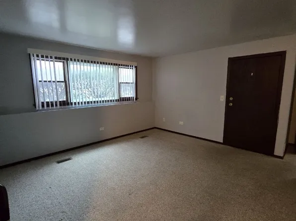 1016 Manchester Ct, South Elgin, IL