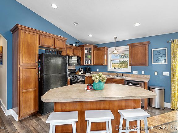 5th image of 3740 Townline Ct
