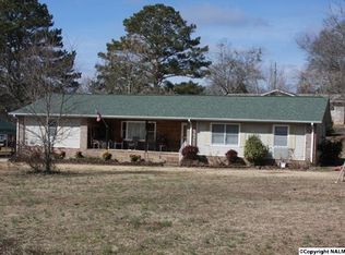 1500 Leota Lake Dr S, Southside, AL 35907