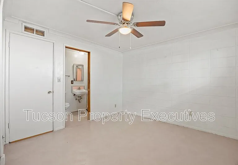 802 N Alvernon Way E — Photo 13
