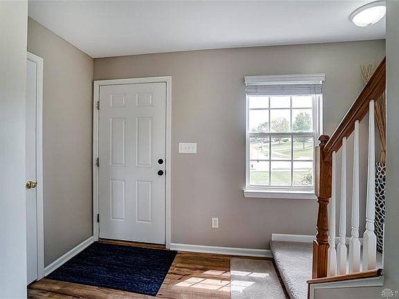 2nd image of 416 Canterbury Ct