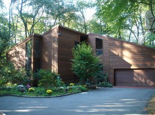 26 Old Stagecoach Rd, Bedford, MA 01730