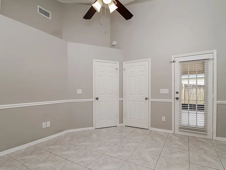 623 Weybridge Ct — Photo 10