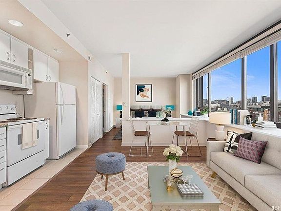 5th image of 260 King St Unit 917