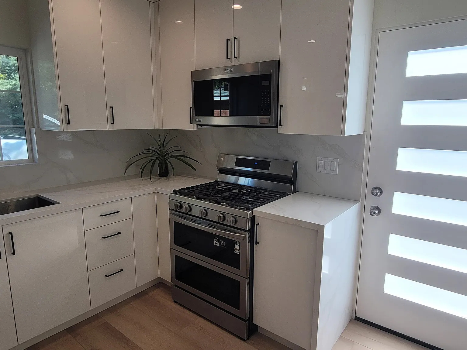 1 bed, 440 sqft, $2,390 — Photo 3