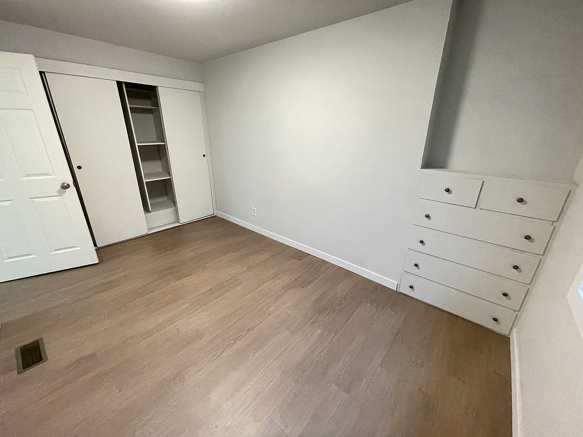 Building Photo - 207 Corrin Ave SW