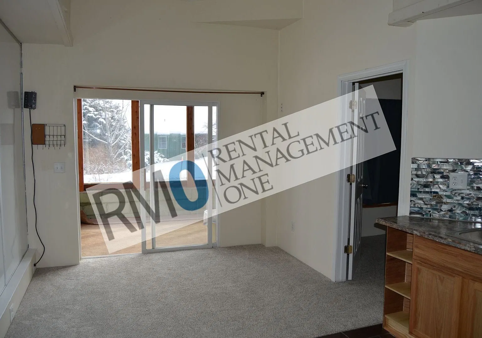 Spacious Home in Quiet Neighborhood — Photo 3