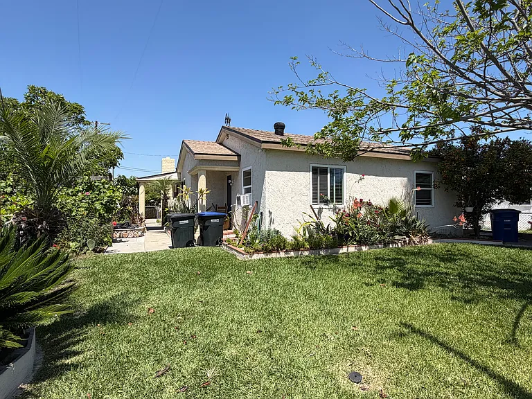 Hayter Ave — Photo 41