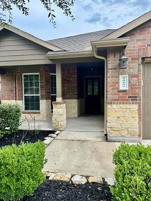 3 bed, 2.0 bath, 1804 sqft, $1,995 — Photo 2
