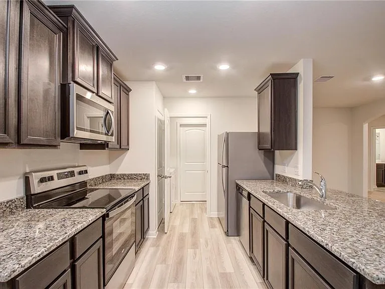 10699 Lost Maples Dr — Photo 3