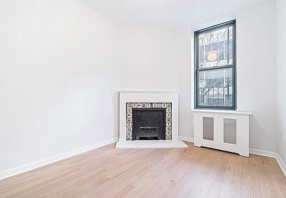 4th image of 112 E 17th St #2E