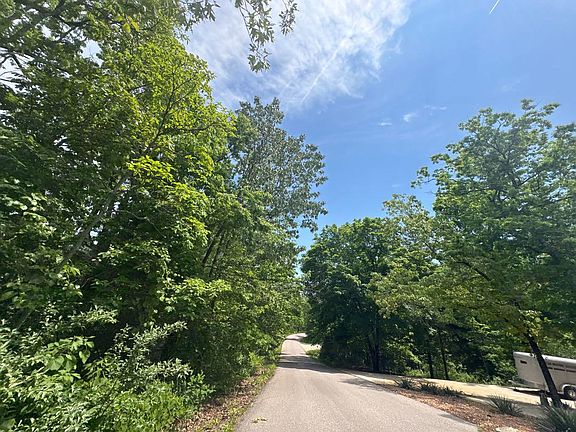 5th image of 542 W Capri Dr