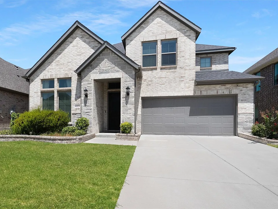 4828 Celestial Rd