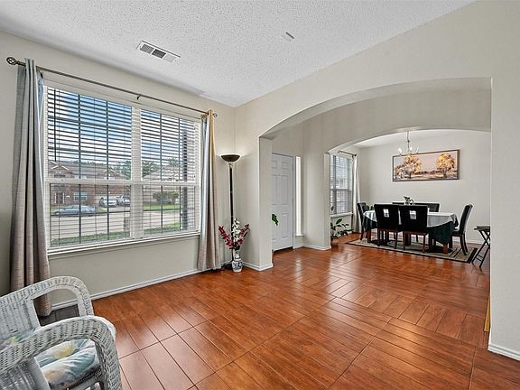 4th image of 2317 Hillgrove Ct