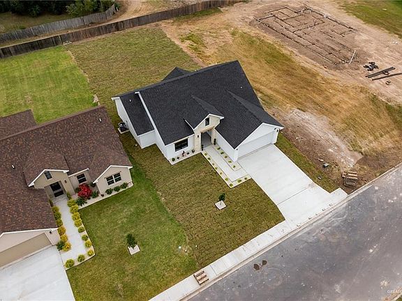 3rd image of 726 Saint Vincent Dr