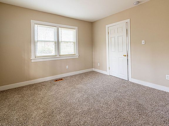 5th image of 125 Lewis Dr
