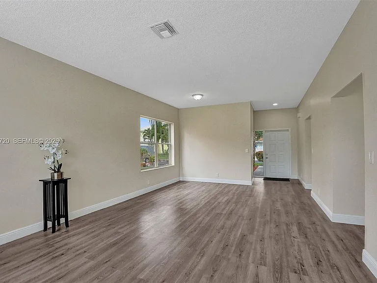 1224 Sussex St — Photo 8