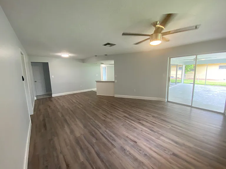 5097 Greenbriar Dr — Photo 13