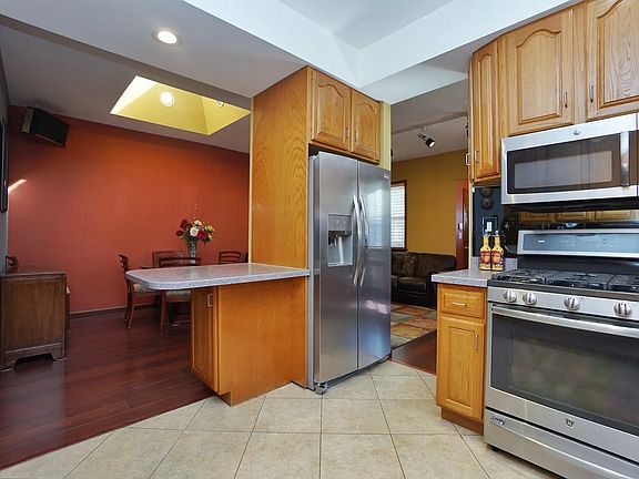 5th image of 2701 Avenue W