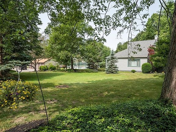 3rd image of 303 Old Meadow Dr
