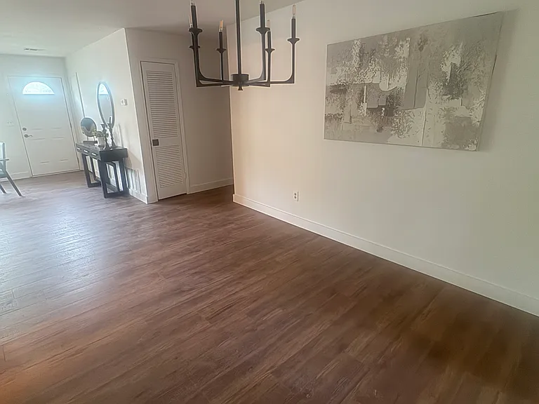 1050 Parkwest Ct — Photo 10