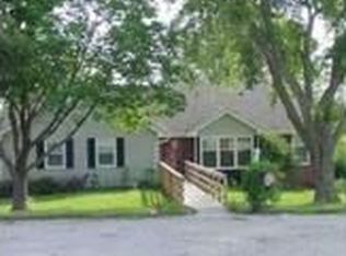 1302 Cambridge Cir, Plattsburg, MO 64477