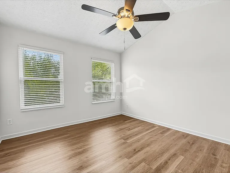 2044 Woodmere Dr — Photo 10