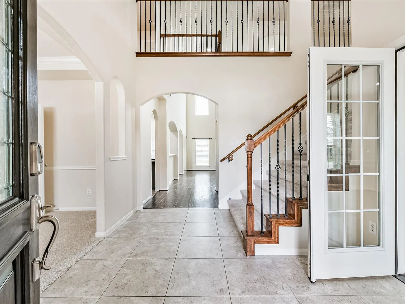 5 bed, 3.5 bath, 4001 sqft, $3,800 — Photo 1