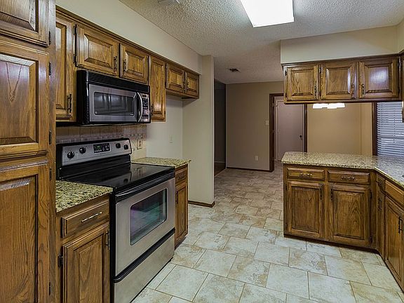 5th image of 2600 Northview Dr