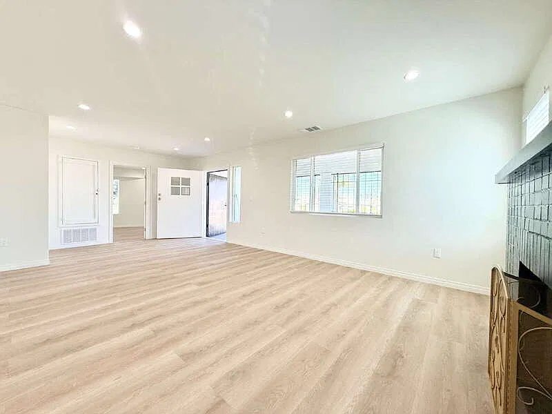 3 bed, 2.0 bath, 1415 sqft, $3,995 — Photo 2