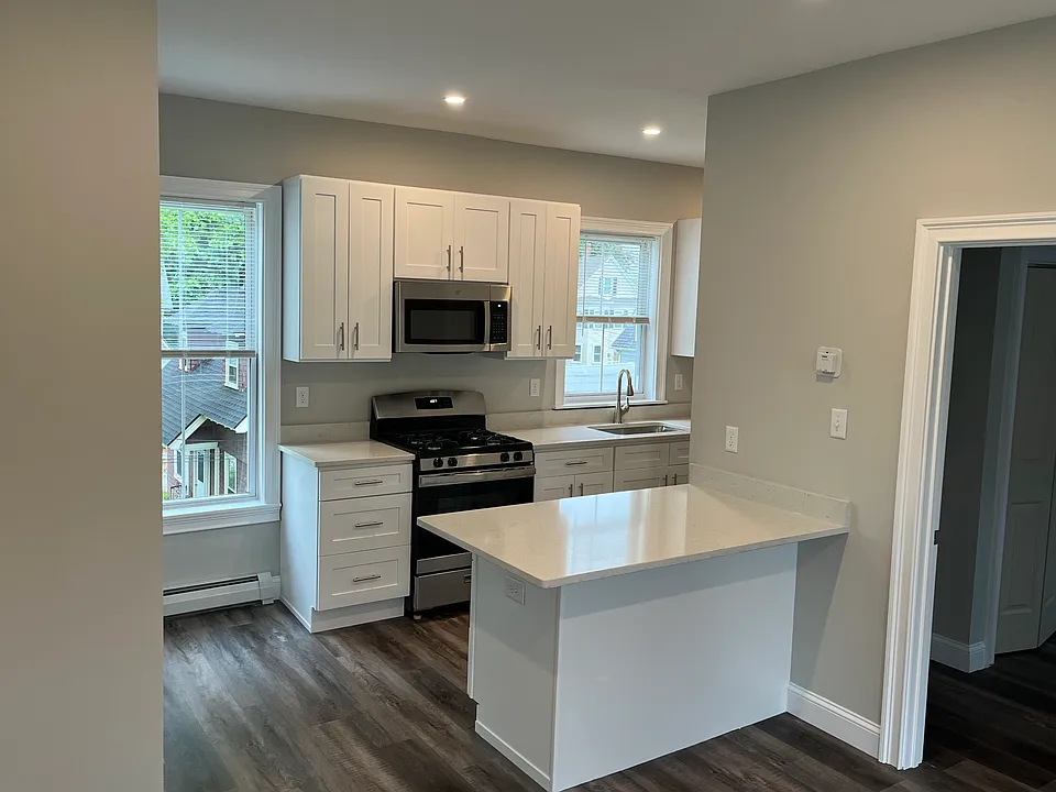 128 Main St #3