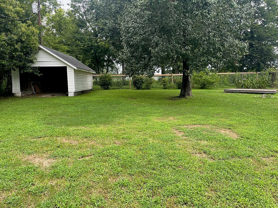 2nd image of 1011 Woodlawn Ave