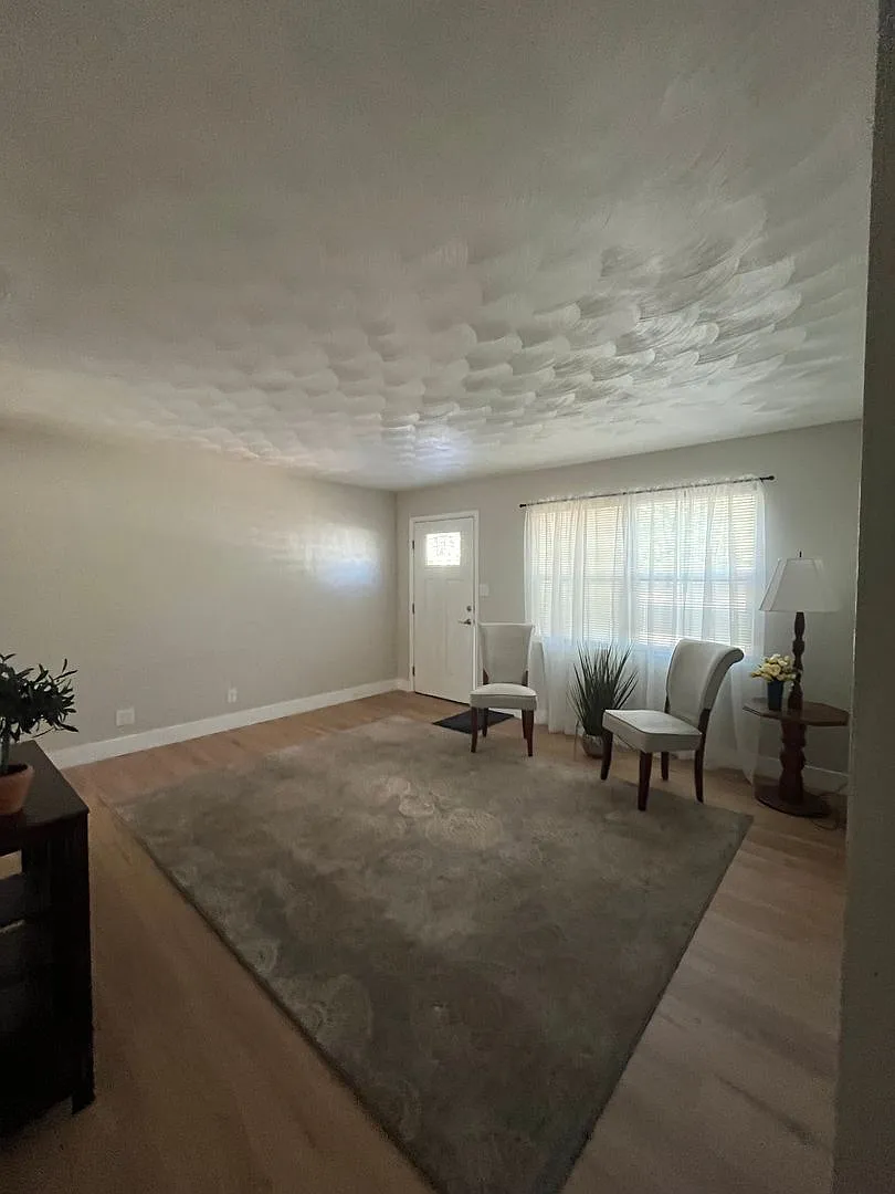 Beautiful 3 bedroom 1 bath in St. Petersburg! — Photo 2