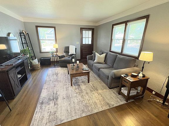 2nd image of 411 11TH STREET SOUTH