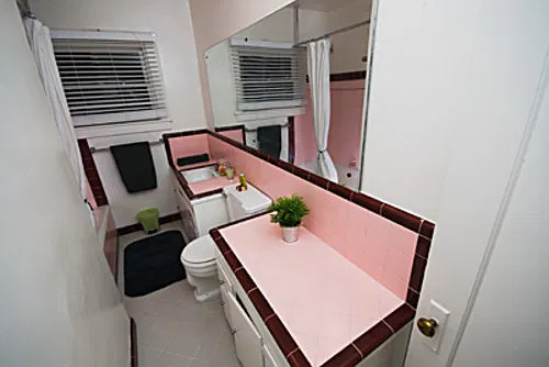 Cute McKinley Park Bungalow at McKinley Park — Photo 3