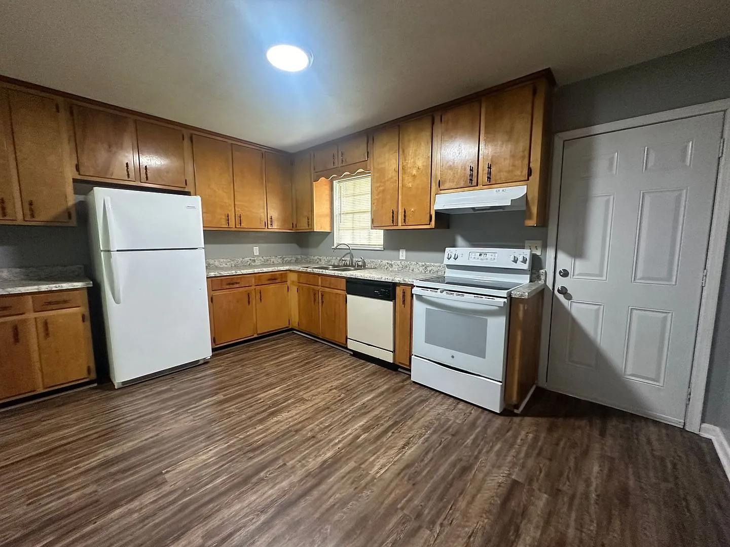 East Tallahassee Duplex avail now! — Photo 3