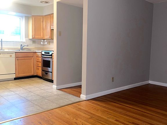 3rd image of 4505 Jamieson Ave #B