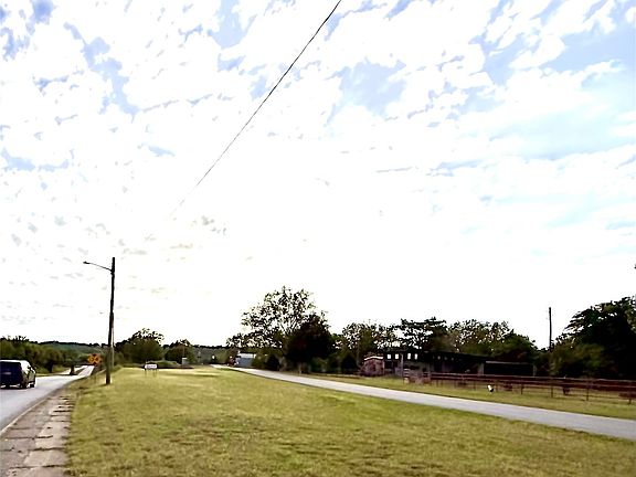 2nd image of 805 Robertson Hwy