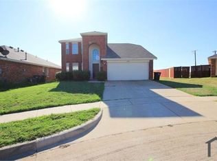 11000 Redbrook Ln, Fort Worth, TX 76140
